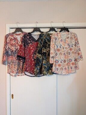4 Ladies Print Pullover Tops - Sz Med
